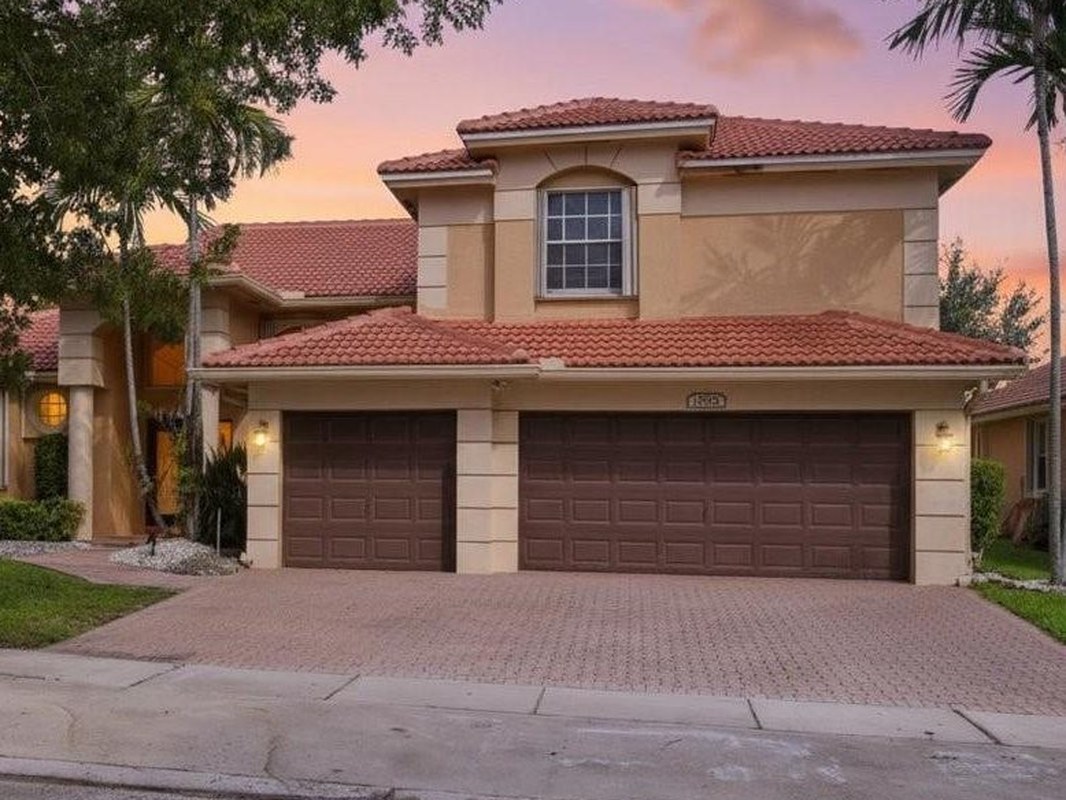 13931 NW 19th St, Pembroke Pines, FL 33028