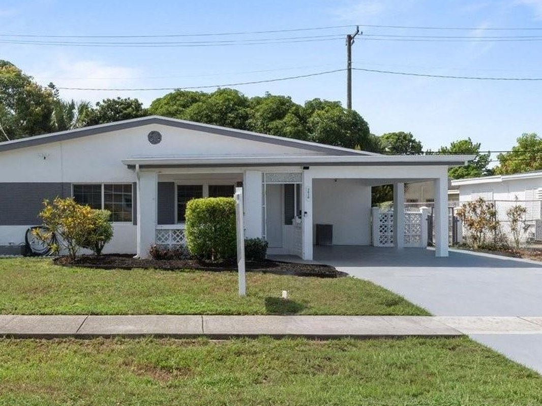 3820 NW 5th St, Lauderhill, FL 33311